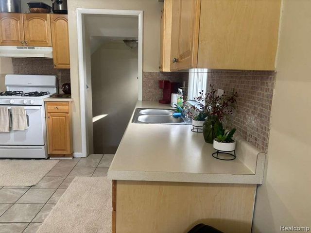 26126 N 26126 STUDENT Avenue, Redford Charter Township, MI 48239