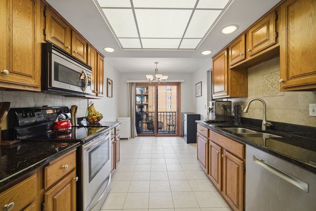 1380 Oakwood Avenue 306, Des Plaines, IL 60016