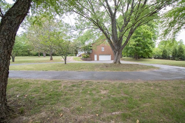 146 Volunteer Rd, Murfreesboro, TN 37128