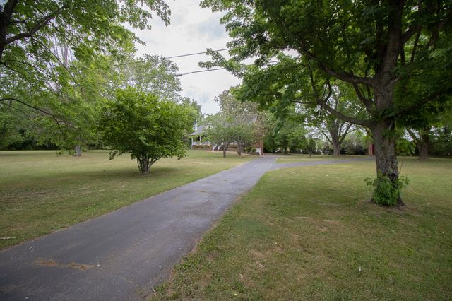 146 Volunteer Rd, Murfreesboro, TN 37128