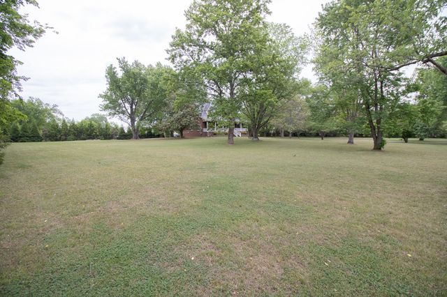 146 Volunteer Rd, Murfreesboro, TN 37128