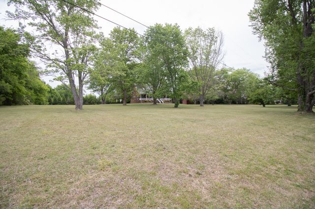 146 Volunteer Rd, Murfreesboro, TN 37128