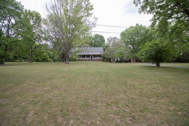 146 Volunteer Rd, Murfreesboro, TN 37128