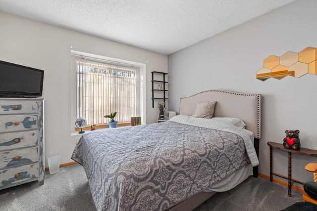 8470 HEATHER DR, Rapid City, SD 57702