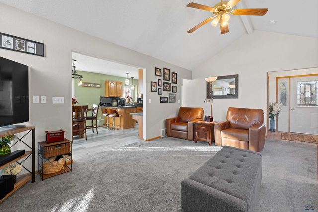 8470 HEATHER DR, Rapid City, SD 57702