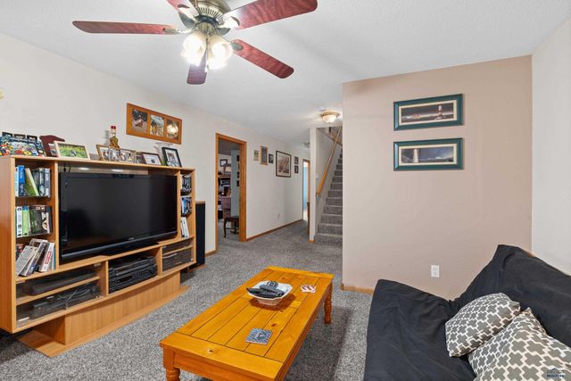 8470 HEATHER DR, Rapid City, SD 57702