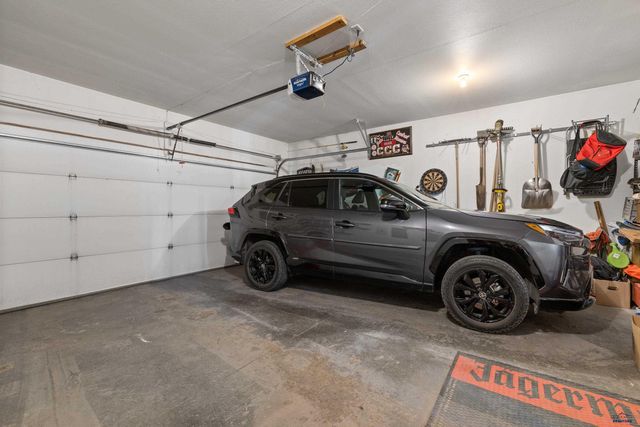 8470 HEATHER DR, Rapid City, SD 57702