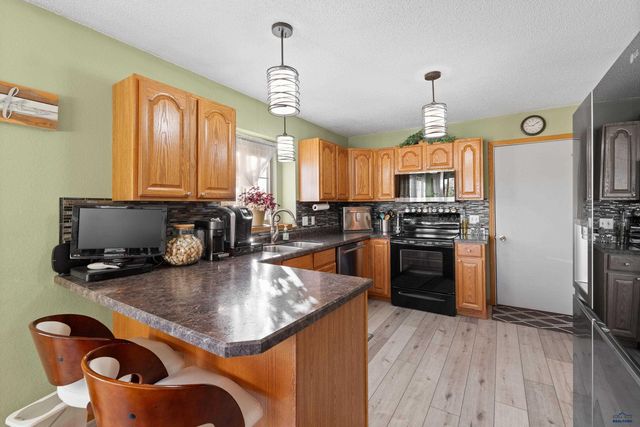 8470 HEATHER DR, Rapid City, SD 57702