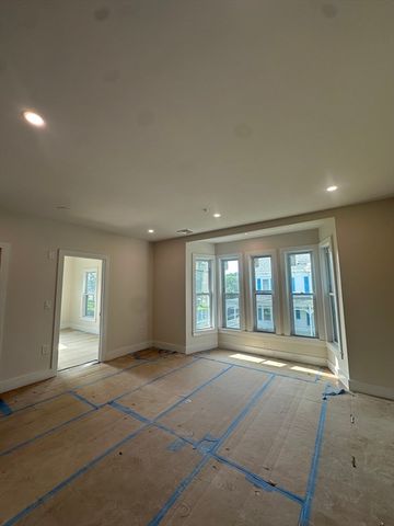 5 Walnut Ave 3, Stoughton, MA 02072