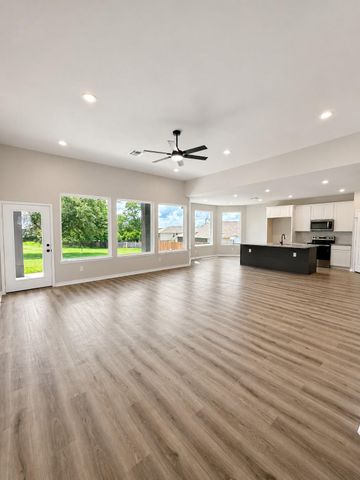 12491 Ridgecrest Drive, Willis, TX 77318