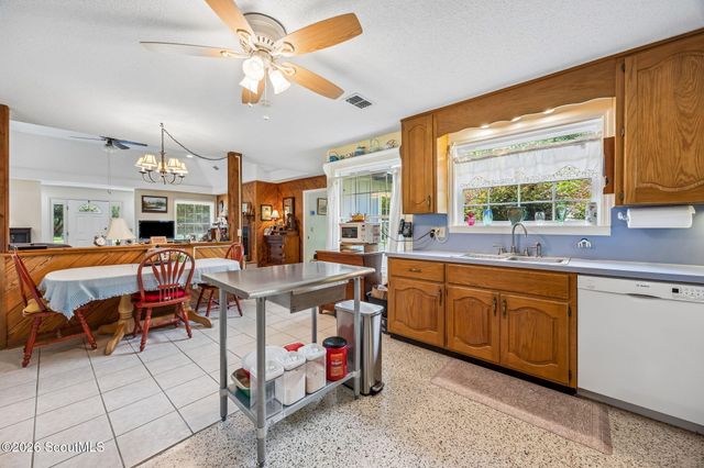 331 Magna Carta Drive, Woodbine, GA 31569