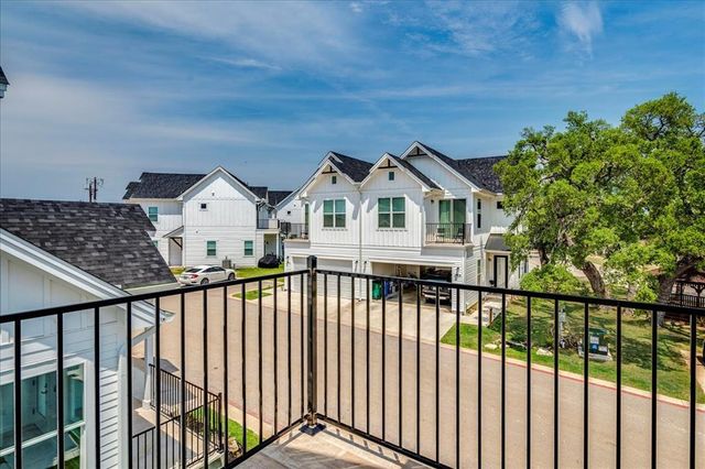 136 Lourdes CT B, Dripping Springs, TX 78620