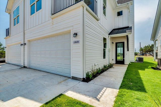 136 Lourdes CT B, Dripping Springs, TX 78620