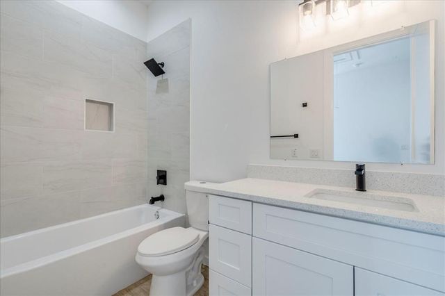 136 Lourdes CT B, Dripping Springs, TX 78620