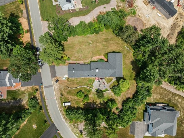 8 Conway Lane, Foxboro, MA 02035