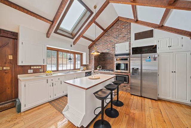 8 Conway Lane, Foxboro, MA 02035