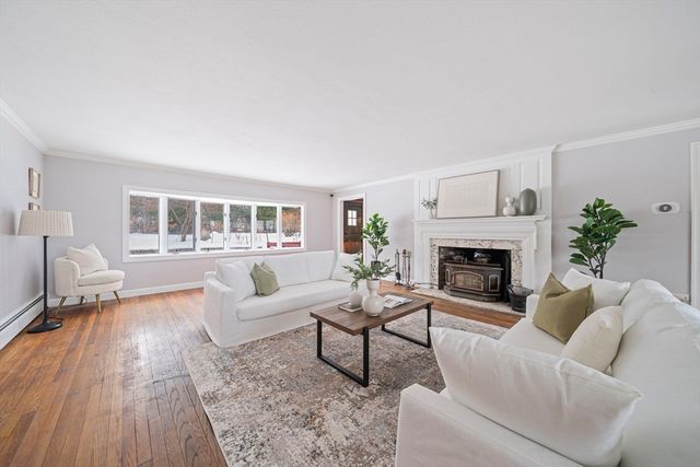 8 Conway Lane, Foxboro, MA 02035