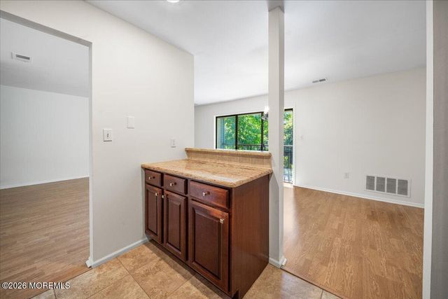 8 Deptford Court 6, Freehold, NJ 07728