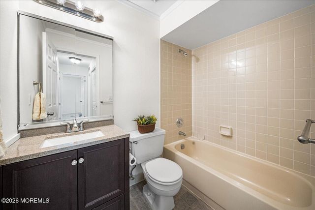 8 Deptford Court 6, Freehold, NJ 07728