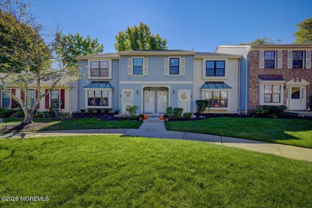 8 Deptford Court 6, Freehold, NJ 07728