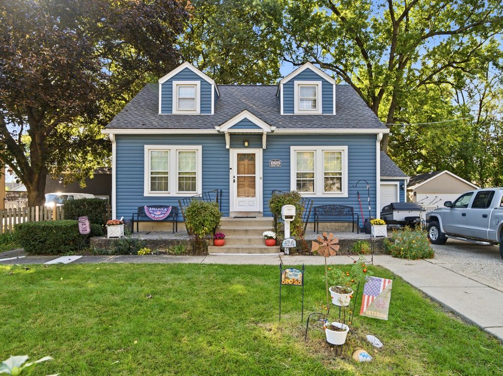 10609 Schubert Avenue, Melrose Park, IL 60164 — exterior