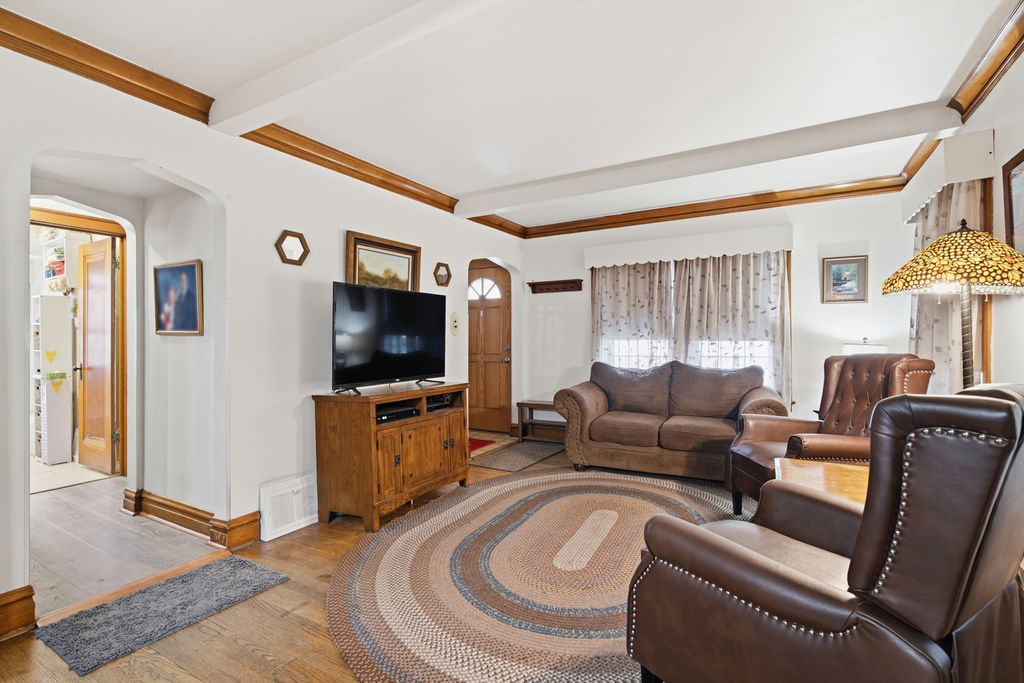 10609 Schubert Avenue, Melrose Park, IL 60164 — photo 4