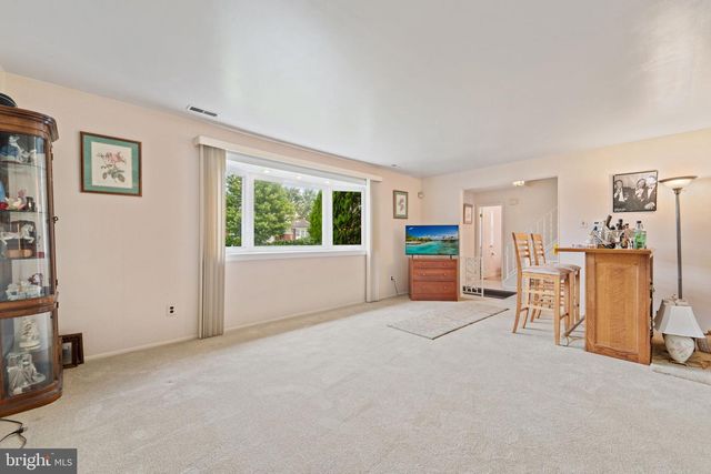 13 HARTFORD RD, Sewell, NJ 08080