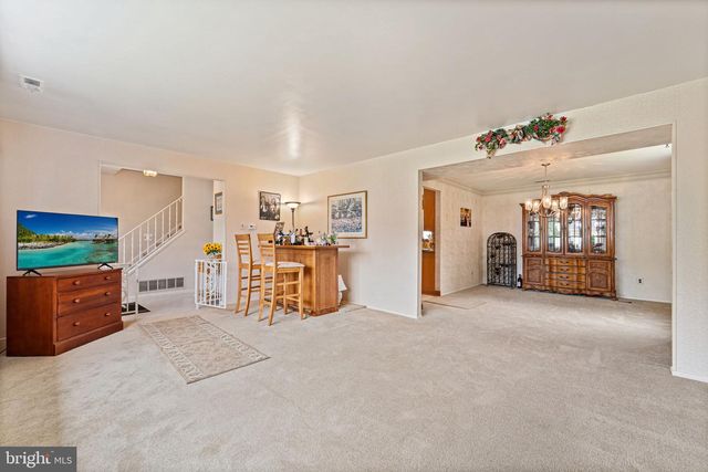 13 HARTFORD RD, Sewell, NJ 08080