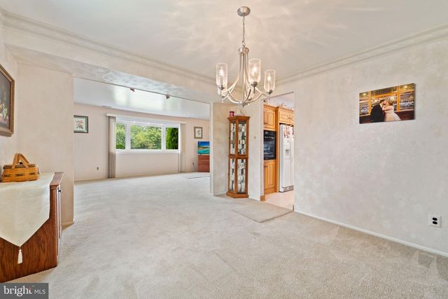 13 HARTFORD RD, Sewell, NJ 08080