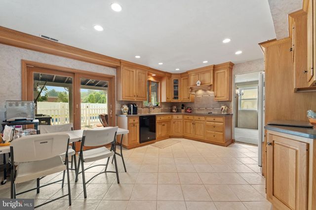 13 HARTFORD RD, Sewell, NJ 08080