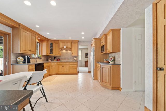13 HARTFORD RD, Sewell, NJ 08080