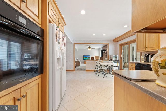 13 HARTFORD RD, Sewell, NJ 08080