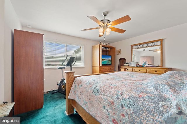 13 HARTFORD RD, Sewell, NJ 08080