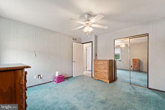 13 HARTFORD RD, Sewell, NJ 08080