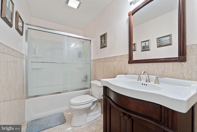 13 HARTFORD RD, Sewell, NJ 08080