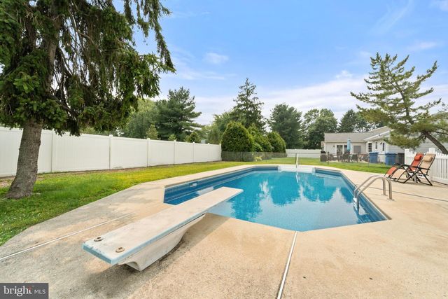 13 HARTFORD RD, Sewell, NJ 08080