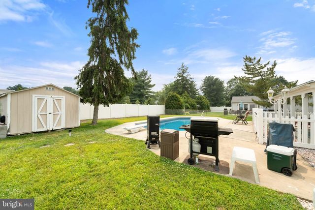 13 HARTFORD RD, Sewell, NJ 08080