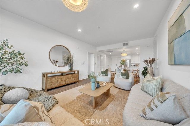 56 E Duarte 318, Arcadia, CA 91006