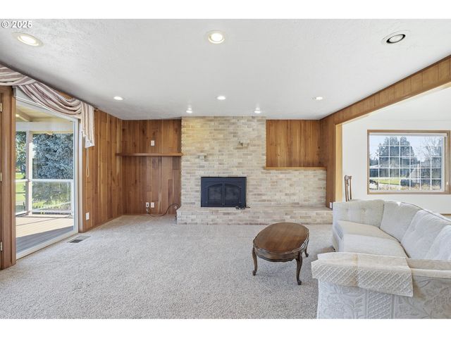 2040 N COUNTRY CLUB Dr, Canby, OR 97013