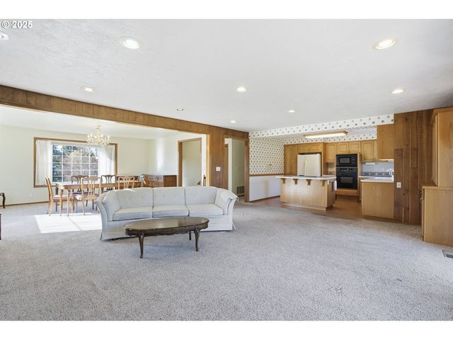 2040 N COUNTRY CLUB Dr, Canby, OR 97013