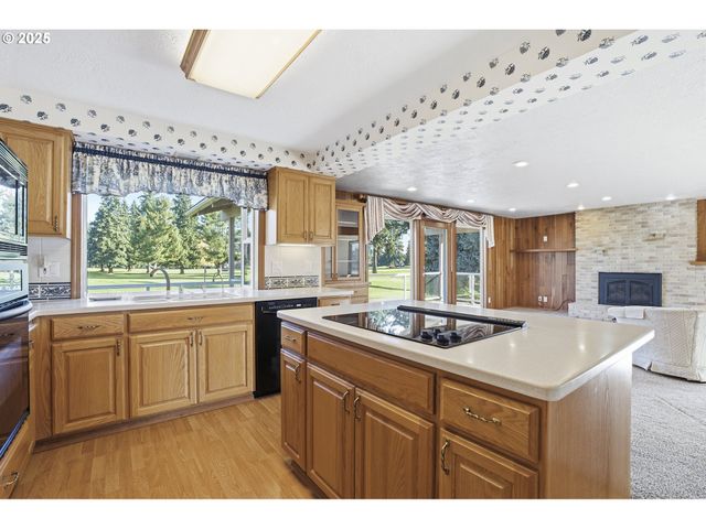 2040 N COUNTRY CLUB Dr, Canby, OR 97013