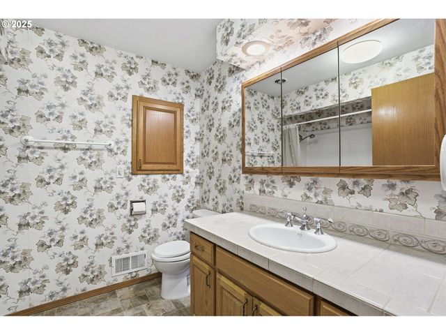 2040 N COUNTRY CLUB Dr, Canby, OR 97013