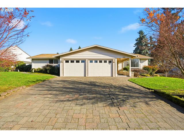 2040 N COUNTRY CLUB Dr, Canby, OR 97013