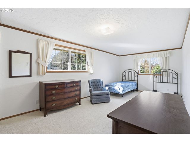 2040 N COUNTRY CLUB Dr, Canby, OR 97013