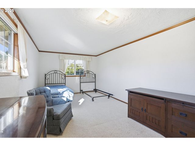 2040 N COUNTRY CLUB Dr, Canby, OR 97013