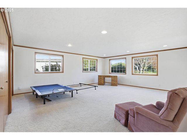 2040 N COUNTRY CLUB Dr, Canby, OR 97013