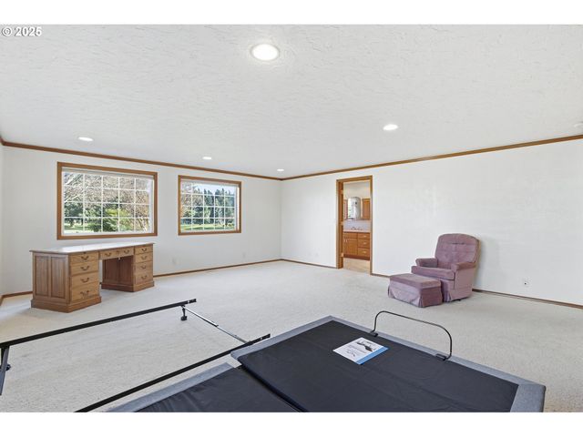 2040 N COUNTRY CLUB Dr, Canby, OR 97013