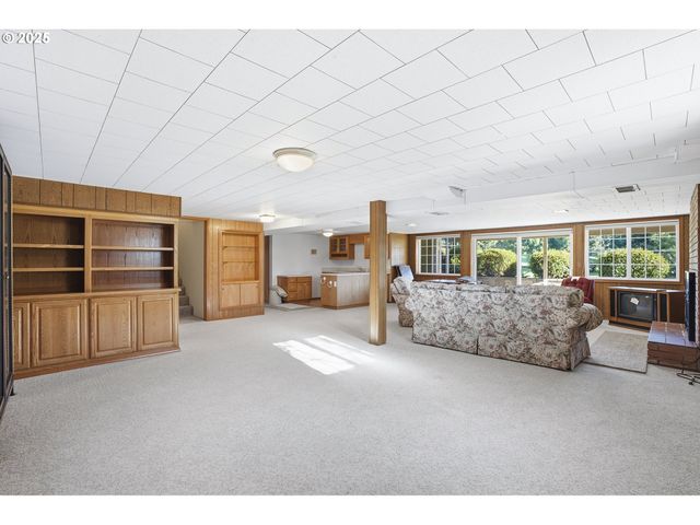 2040 N COUNTRY CLUB Dr, Canby, OR 97013