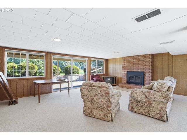 2040 N COUNTRY CLUB Dr, Canby, OR 97013