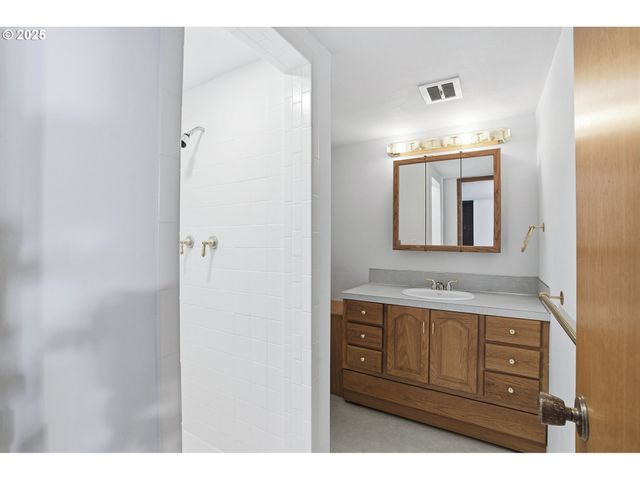 2040 N COUNTRY CLUB Dr, Canby, OR 97013